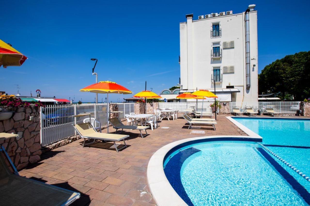 Miramare Hotel Ristorante Convegni Чезенатико Екстериор снимка