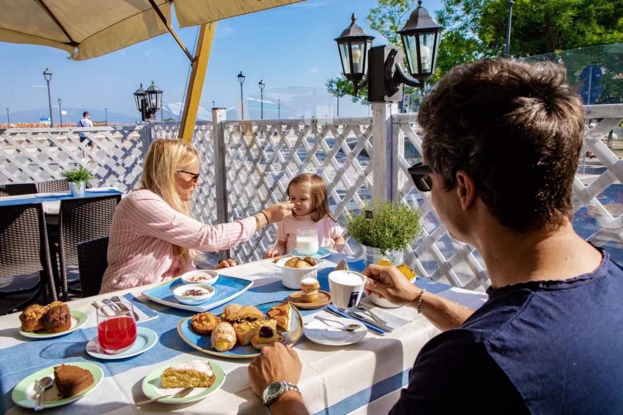 Miramare Hotel Ristorante Convegni Чезенатико Екстериор снимка